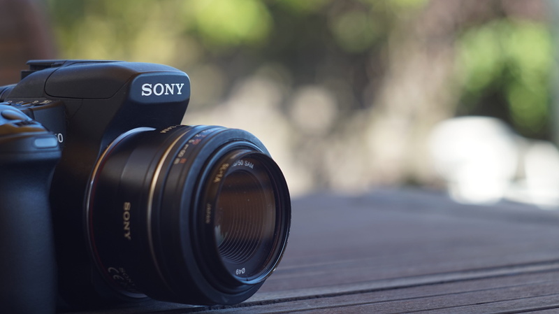 single Object, photography Themes, slr, take a photograph, lens - eye, focus on foreground, wood - material, lens - Optical Instrument, table, text, Dslr
