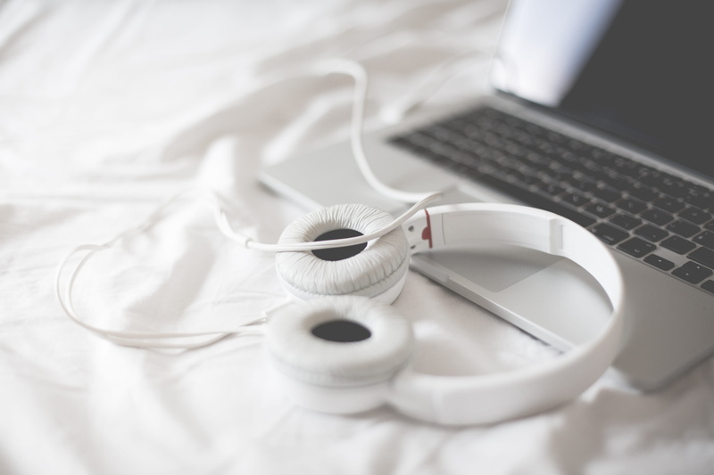 macbook, dj, cable, headphones, listening, communication, white color, furniture, Music, wireless technology, play, laptop, connection, high angle view