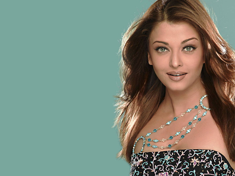 looking at camera, hairstyle, brown, portrait, Female Celebrities, smiley, copy space, aishwarya, long hair, 720P, fashion, indoors, smiling, rai, hair