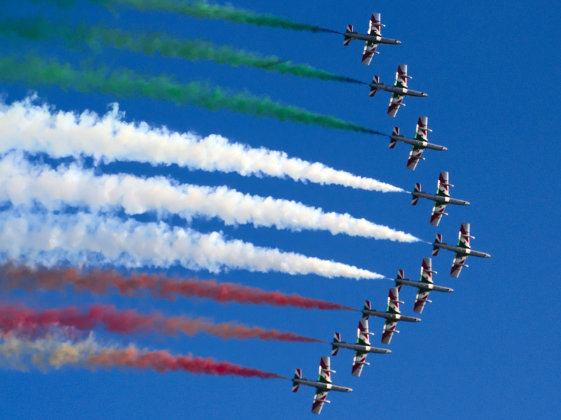 show, vapor trail, smoke - physical structure, airshow, formation flying, transportation, nature, outdoors, blue, skill, plate, acrobat, motion, military aviation