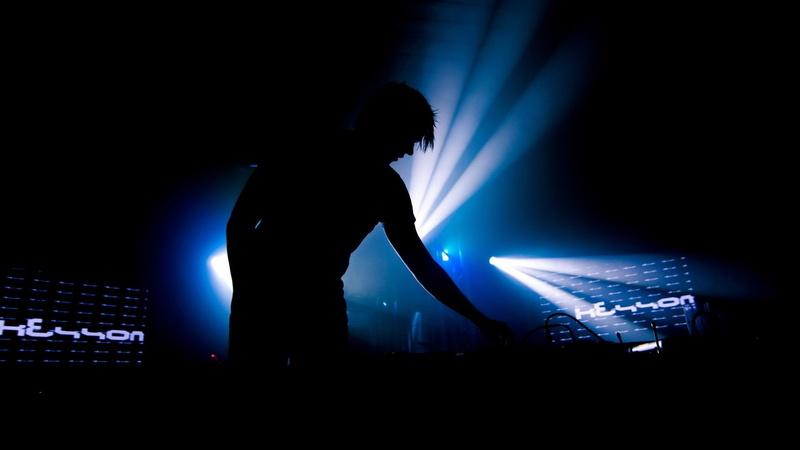computer, gray, illuminated, occupation, silhouette, stage - performance space, dark, clubbing, tower, night, one person, performance, nightlife, keyboard