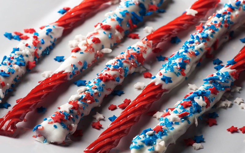 1080P, white color, selective focus, studio shot, large group of objects, liquorice, decoration, sweet, candy, pattern, candies, red, textile, colorful