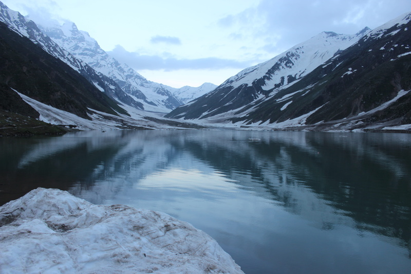 scenics - nature, landscape, lake, idyllic, beauty in nature, water, mountain range, tranquility, environment, daylight, photo, cold temperature, mountain