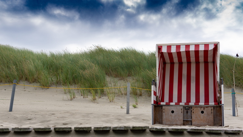 summer, sky, rot weiß, sommer, no people, grass, baltrum, streifen, island, outdoors, strandkorb, germany, ostfriesland, cloud - sky, built structure, wind