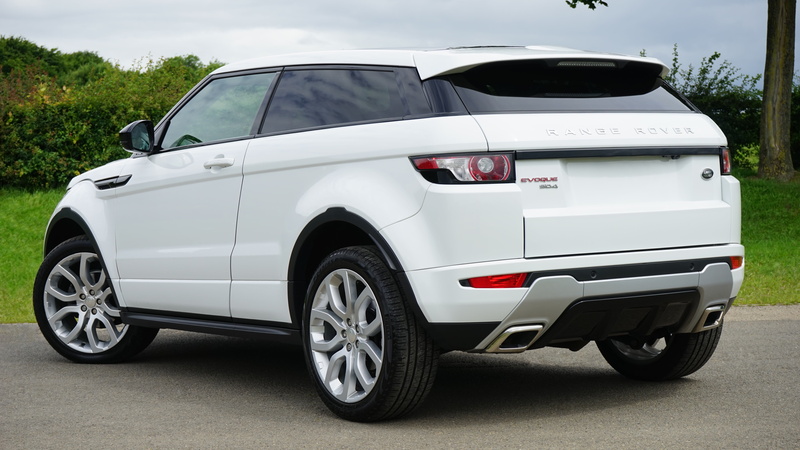 wheel, evoque, drive, travel, tree, suv, asia, land, city, day, sony a7, no people, motor vehicle, white color, vehicle, traffic, silver colored, auto