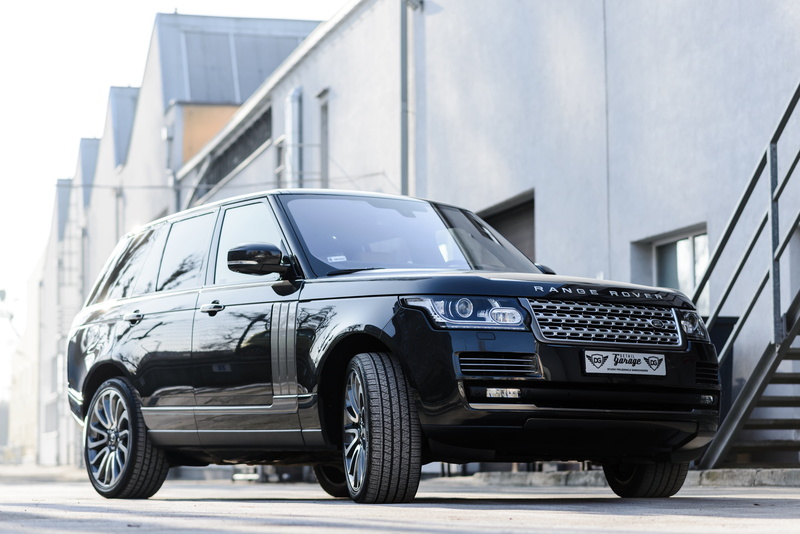 city, sky, 5K, focus on foreground, gray, metal, motor vehicle, rover, range, business, elegance, building exterior, land vehicle, reflection, drive, track