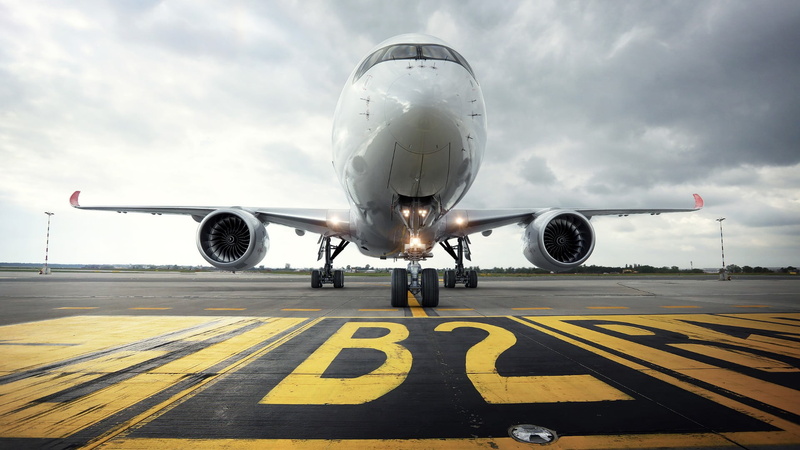 air vehicle, mode of transportation, nature, yellow, airport, airplane, 1080P, runway, arrival, commercial airplane, one person, outdoors, journey, sky