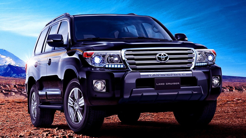 outdoors, headlight, shadow, 1080P, nature, motor vehicle, toyota, land cruiser, vintage car, transportation, front view, day, old, no people, sky, land vehicle