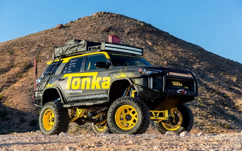 road, mountain, field, stationary, transportation, Toyota, no people, sky, Toyota Tonka 4Runner, clear sky, mode of transportation, travel, outdoors, sunlight