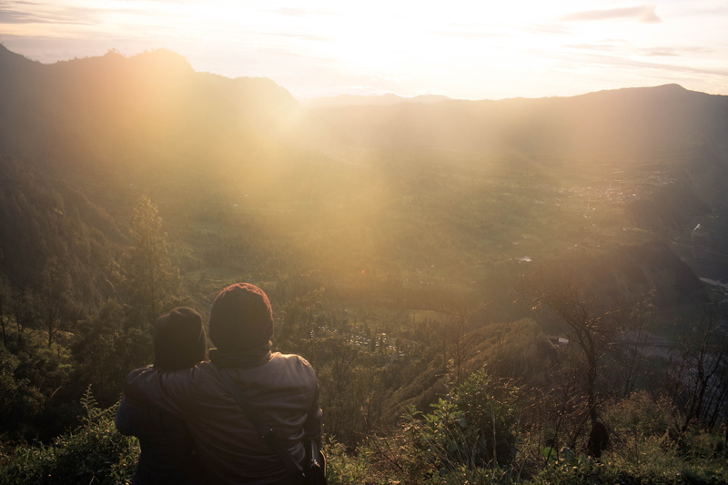 jawa, atardecer, couple - relationship, nature, outdoors, beauty in nature, real people, men, volcan, mountain, leisure activity, amanecer, two people