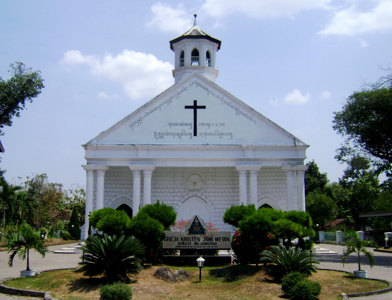 spire, history, religious, indonesia, cloud - sky, religions, building exterior, incidental people, religion, Jombang, faith, gereja, building, place of worship