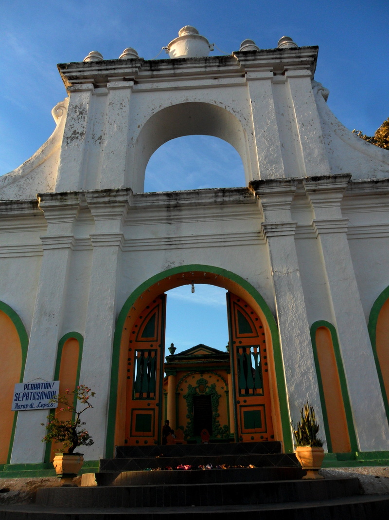 sumenep, travel destinations, tourism, history, makam asta tinggi, east java, day, built structure, facade, famous Place, religion, no people, travel, architectural column