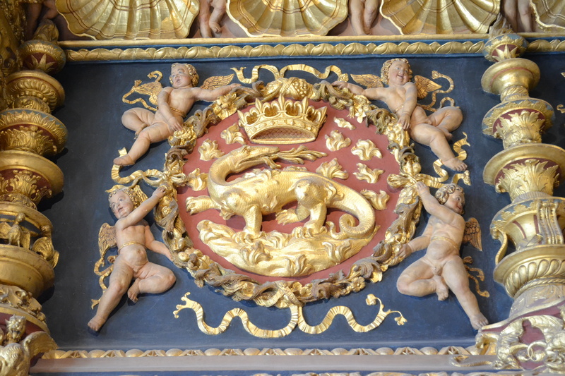 château de blois, royal castle, representation, architecture, built structure, gilding, place of worship, human representation, craft, castle of françois i
