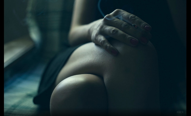 midsection, beautiful woman, relaxation, lifestyles, beauty, limb, legs, human hand, close-up, low section, one person, body part, nail, adult, contemplation