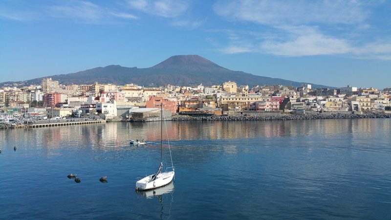 built structure, waters, 5K, vesuvius, bird, residential district, animal wildlife, water, animal, day, building, naples, animals in the wild, mountain