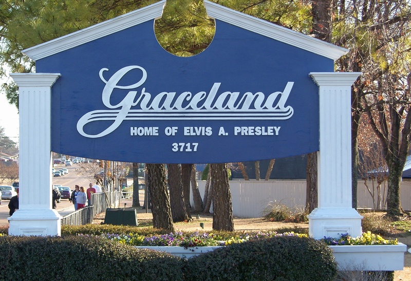 non-western script, script, blue, memphis, no people, text, home, day, landmark, tourism, outside, tennessee, elvis presley, elvis, western script, built structure