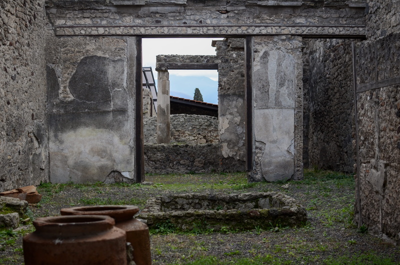 travel destinations, old, crypt, history, deterioration, ruins, pot, ruined, ivy, architecture, architectural column, wall, patio, tire, nature, abandoned