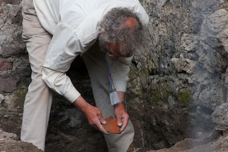italy, casual clothing, standing, excavations, pottery, adult, archeology, people, clothing, pompeii, lifestyles, rock, real people, men, women, leisure activity
