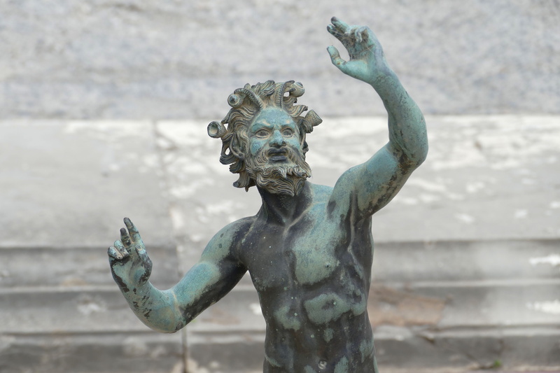 wall - building feature, italy, naples, day, 5K, figure, architecture, old, places of interest, world heritage, metal, lure, pompeii, historically, sculpture
