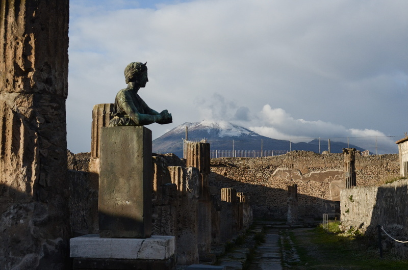 archaeology, cloud - sky, slate, tower, representation, pompeii, vesubio, 4K, person, the past, architecture, outdoors, no people, human representation