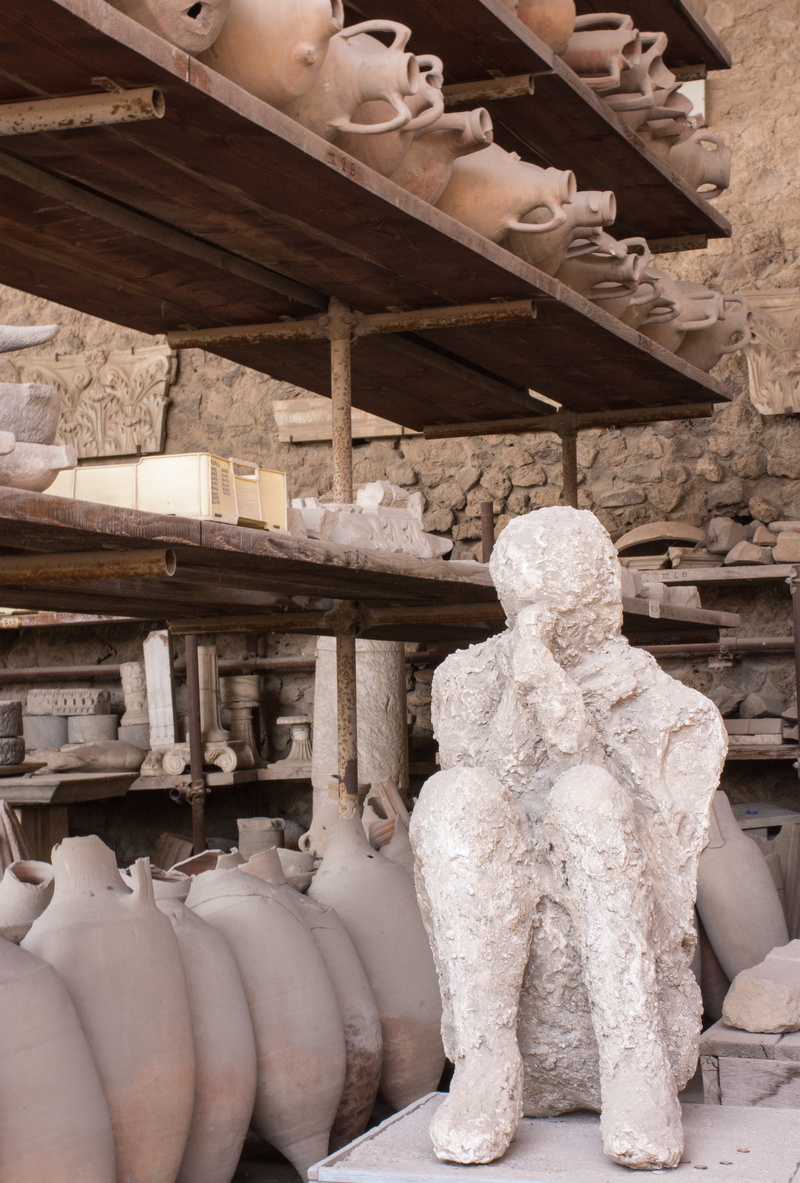 shelf, creativity, Pompei, body, large group of objects, male likeness, excavation, human, statue, day, carving - craft product, dead, Plaster Casts, die