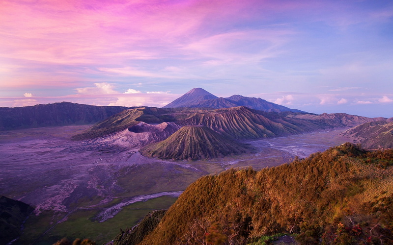 tranquil scene, brown, non-urban scene, volcano, mountain peak, outdoors, 1080P, island, idyllic, volcanic crater, grass, nature, mountain range, scenics - nature