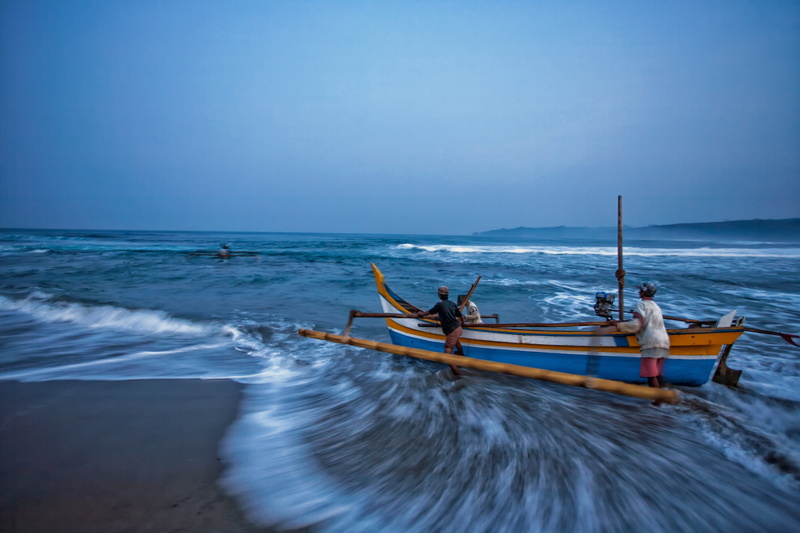 outdoors, land, oar, water, 4K, indonesia, horizon over water, men, sour golden coast, daytime, mode of transportation, whether, scenics - nature, Boat
