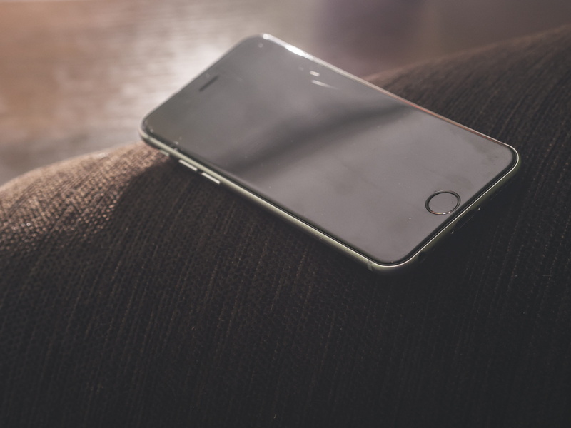 computer, icloud, day, still life, personal accessory, white, online, Itunes, 4K, bag, high angle view, sofa, mobile, store, electronic, ibooks, business