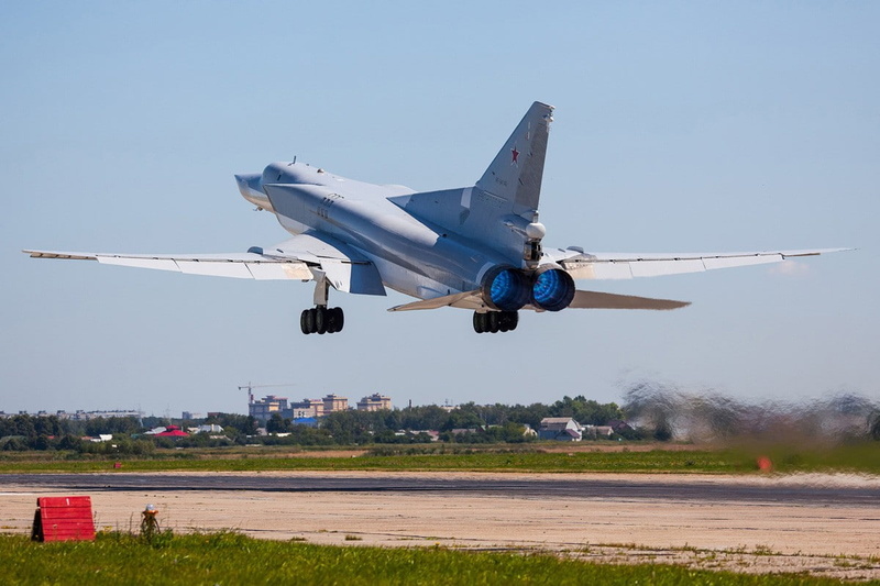 aerospace industry, nature, mode of transportation, airplane, travel, landing - touching down, mid-air, Bomber, airport runway, on the move, motion, air vehicle