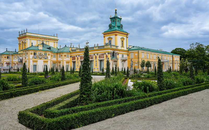 outdoors, green color, day, grass, no people, city, facade, nature, 1080P, built structure, tree, formal garden, garden path, building, travel destinations