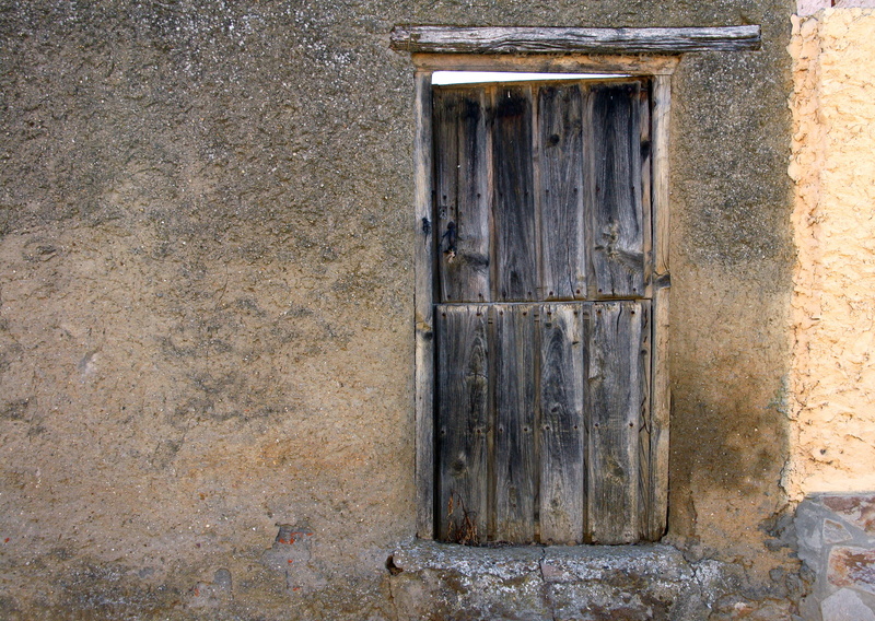 puerta, outdoors, puerta de madera, window, building, deterioration, closed, pueblo, casa de campo, casa vieja, wall - building feature, old door, 2K
