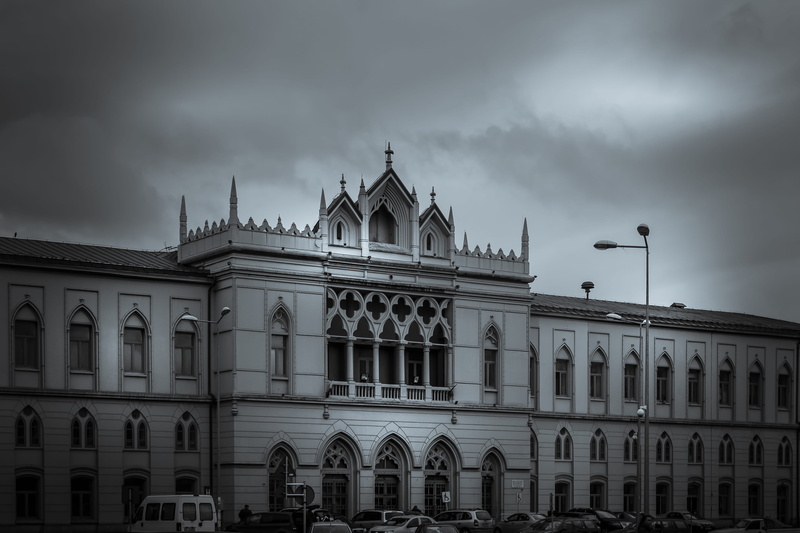flag, grey, cars, historical, landmark, museum, travel destinations, vehicles, clouds, street lamp, cloud - sky, ancient, tourism, home, facade, cloudy