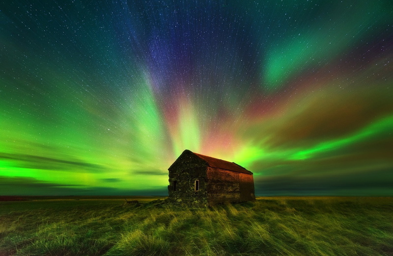 green color, Australis, tranquility, star - space, beauty in nature, aurora polaris, space, environment, house, land, dramatic sky, long exposure, 1080P