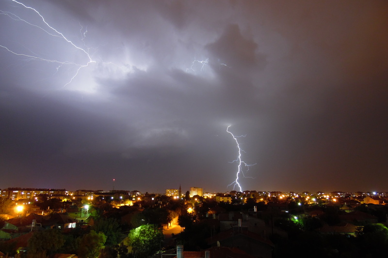built structure, communication, lights, ominous, building exterior, 4K, rain, forked lightning, storm, power, electricity, cloud - sky, architecture, sky