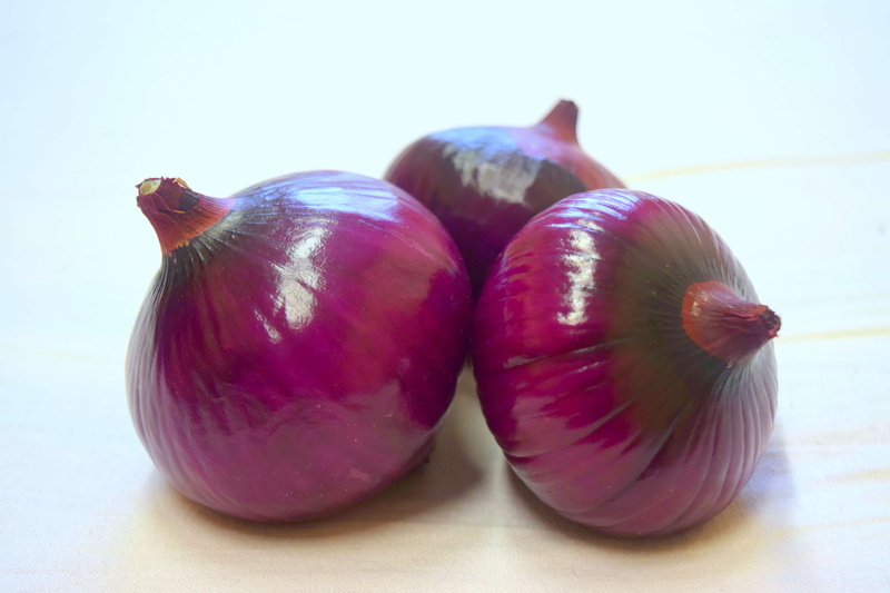 fruit, food, freshness, onion, still life, red, food and drink, raw food, no people, vegetable, purple, table, focus on foreground, two objects, vegitables
