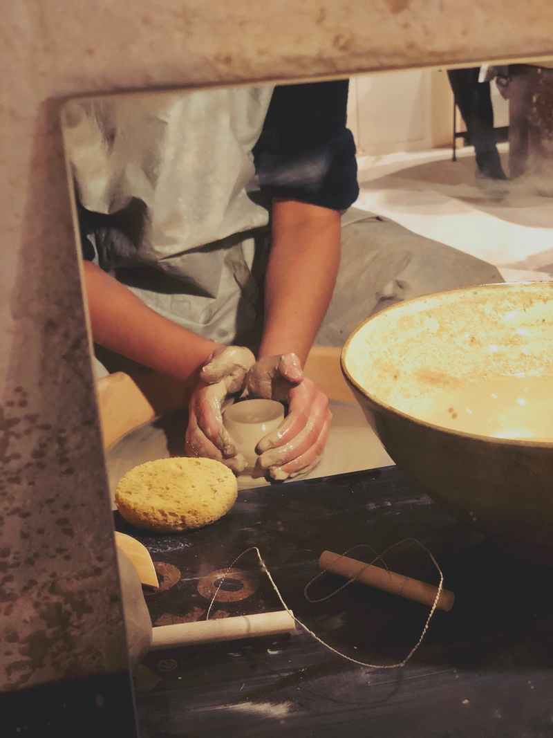 freshness, pottery wheel, learning, hand, preparing food, midsection, reflection, adult, pottery, sponge, 4K, beginner, mirror, london, one person, clay