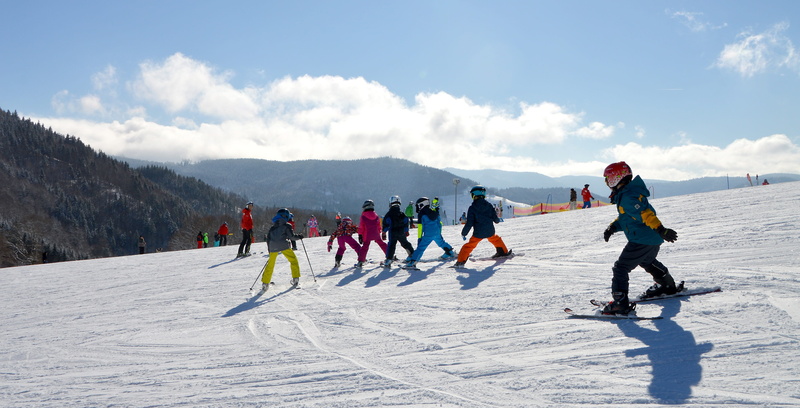 ski run, sky, cold, full length, mountain, 4K, vacations, men, warm clothing, snow, hill, forest, beginners, leisure activity, mountain range, travel