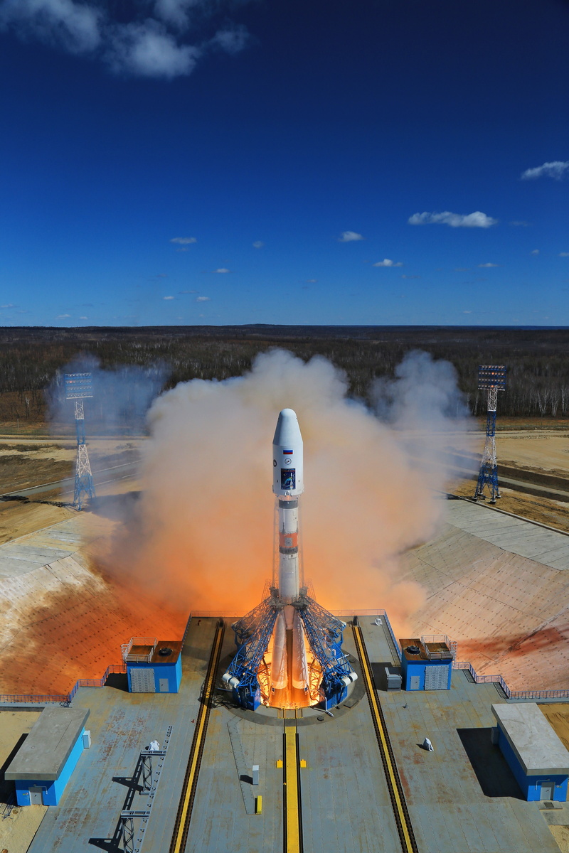 motion, factory, high angle view, blurred motion, 4K, fire - natural phenomenon, fire, outdoors, pollution, sky, water, smoke - physical structure, Soyuz