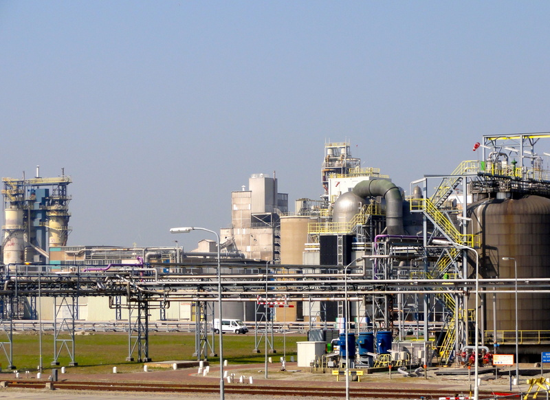 engineering, clear sky, buildings, black, photo, chemical, railing, outdoors, smoke stack, refinery, environmental issues, plant, chemical plant, landscape