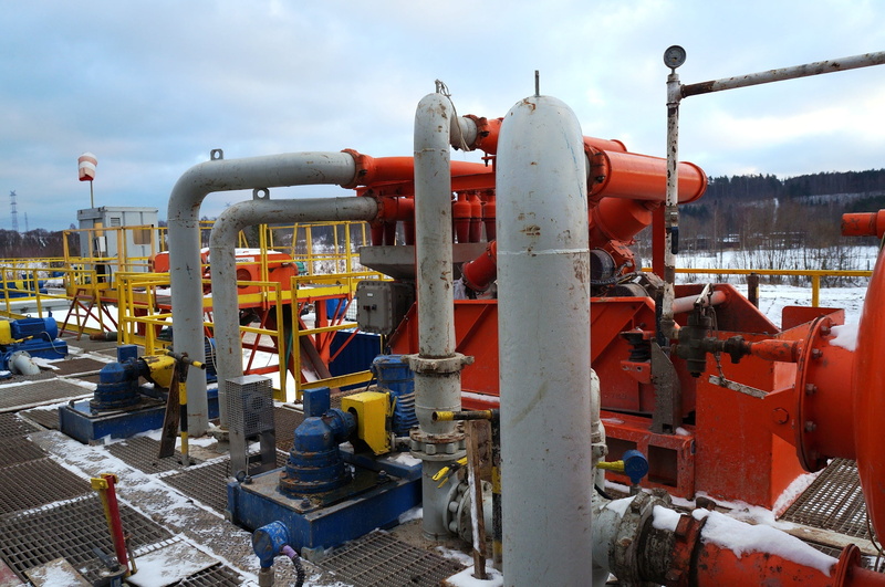 sunlight, no people, metal, outdoors, shale gas, drilling rig, building exterior, mode of transportation, pipeline, natural gas, sky, 1080P, nature, equipment