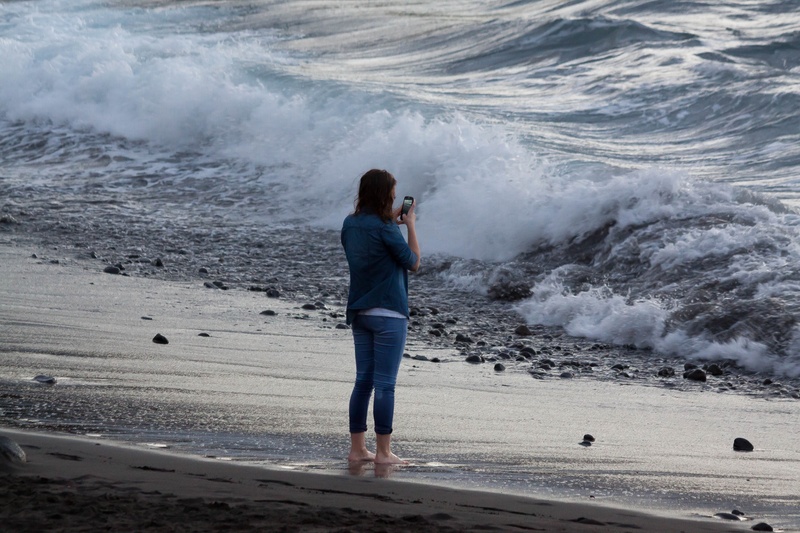 casual clothing, photographer, beach, outdoors, power in nature, sea, seawave, picture, real people, leisure activity, holiday, one person, photograph