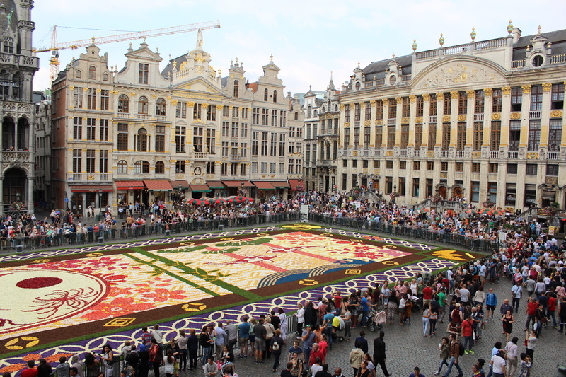 building, men, europe, real people, group of people, flower carpet, travel destinations, women, crowd, day, architecture, tourism, brussels, city, flowers