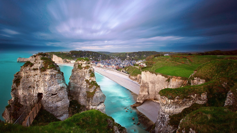 long exposure, Plage dÉtretat, town, 1080P, field, nature, house, water, bridge, landscape, sea, France, rock, coast, Étretat, clouds, cliff, grass, beach