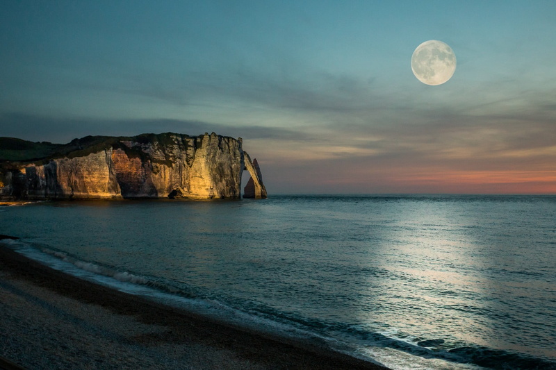 land, horizon, sky, sea, tranquility, full moon, no people, water, rock - object, nature, cliff, beach, idyllic, outdoors, solid, rock, horizon over water