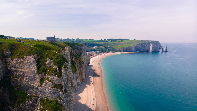 etretat, building exterior, scenics - nature, beauty in nature, land, architecture, no people, sea, travel, cliff, nature, 4K, built structure, sky, étretat