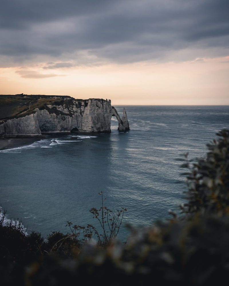 étretat, rock - object, water, sky, coast, rock formation, shore, sunrise, cliff, land, sea, daytime, horizon over water, nature, rocky coastline, ocean