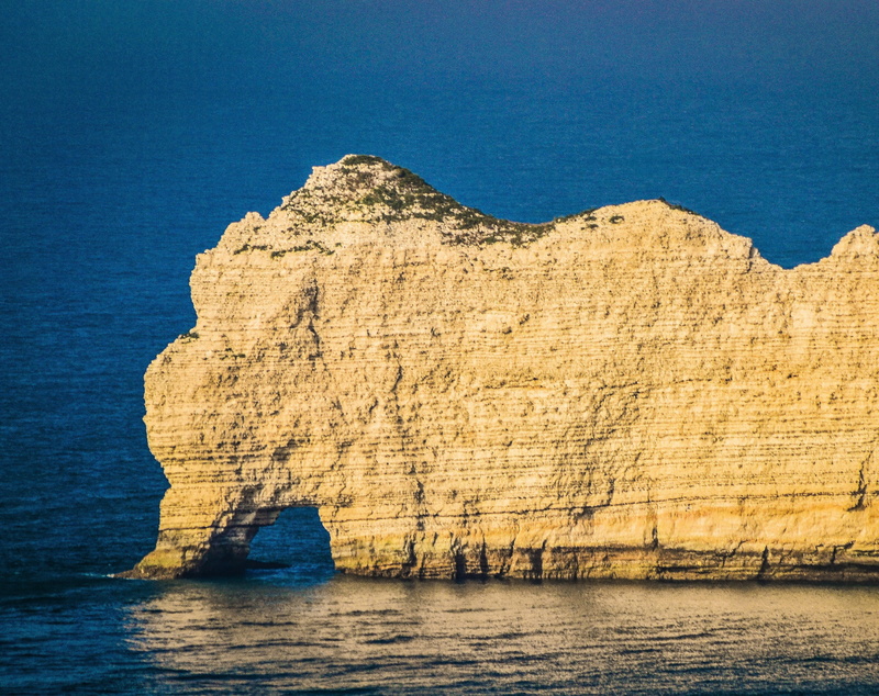 non-urban scene, falesie, stack rock, outdoors, normandie, rock - object, waterfront, tranquility, cliff, rock, Europe, etretat, beach, normandy, beauty in nature