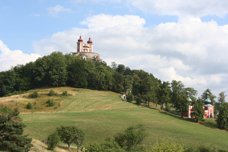 sky, tree, green color, place of worship, spirituality, history, the past, building exterior, banská štiavnica, 2K, built structure, cloud - sky, plant
