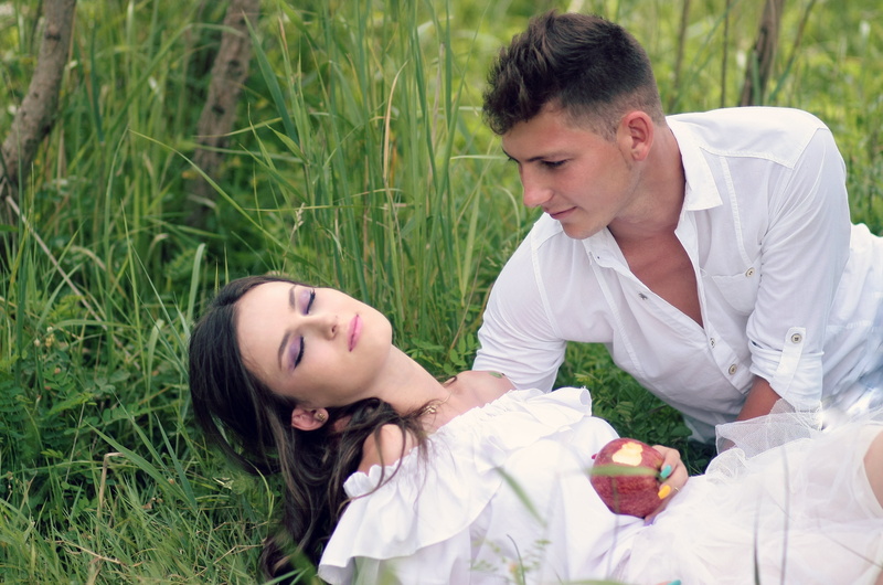 positive emotion, couple - Relationship, women, people, day, young couple, emotion, beauty, caucasian Ethnicity, young men, happiness, lying, lifestyles