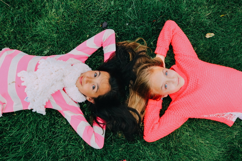 relaxation, young, secret, faces, plant, happiness, daytime, child, portrait, smile, togetherness, lifestyle, friends, outdoors, caucasian Ethnicity, joy